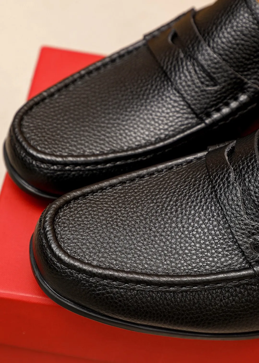 Men's shoes 💰480 💐 Product trademark: Ferragamo "Ferragamo" casual leather shoes Regular size: 38-44 (45🉑️customized) Product materials: Selected imported first-layer pebbled cowhide leather upper, imported water-dyed cowhide leather lining. Strong three-dimensional visual effect, original outsole color: 3⃣️seed leather materials available